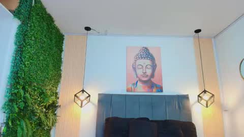 Snapshot of cassie_bloom chatting on 12-19-25, 10:44 cassie_bloom online show from 12-19-25, 10:44