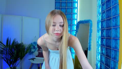 Snapshot of cassie_palmer chatting on 12-12-24, 11:40 Hello my name is Cassie and my friend Nilo is also here online show from 12-12-24, 11:40