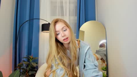 Snapshot of cassie_palmer chatting on 12-21-24, 06:30 Hello my name is Cassie and my friend Nilo is also here online show from 12-21-24, 06:30