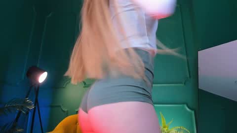 Snapshot of cassie_palmer chatting on 01-03-25, 06:55 Hello my name is Cassie and my friend Nilo is also here online show from 01-03-25, 06:55