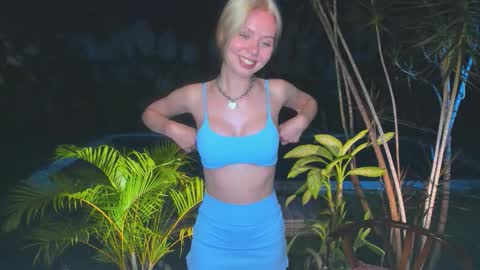 Snapshot of cassie_palmer chatting on 02-21-26, 02:07 Hello my name is Cassie and my friend Nilo is also here online show from 02-21-26, 02:07