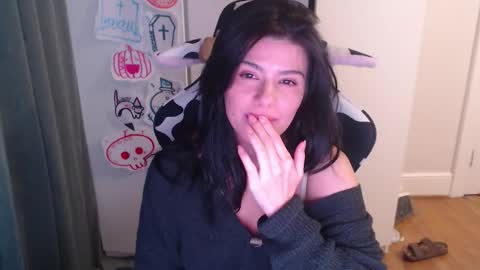 Snapshot of cassiealvarez chatting on 10-28-25, 03:54 cassiealvarez online show from 10-28-25, 03:54