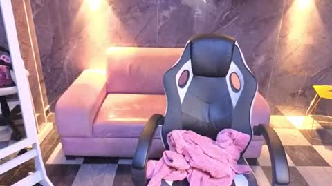 catalella_little_b online show from 07-12-26, 12:51