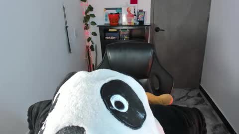 Flor....... online show from 02-21-25, 01:55