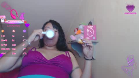 Snapshot of catalina_saenz19 chatting on 10-23-25, 01:27 Catalina Saenz online show from 10-23-25, 01:27