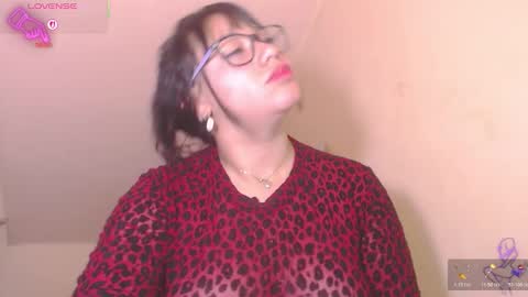 Snapshot of catalina_saenz19 chatting on 11-21-25, 02:21 Catalina Saenz online show from 11-21-25, 02:21