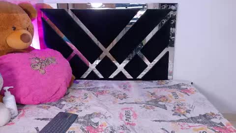 Snapshot of catalina_smith__ chatting on 04-28-26, 11:21 Catalina online show from 04-28-26, 11:21