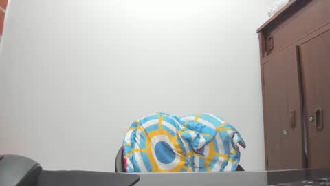 Snapshot of catalinacoxx chatting on 10-11-25, 04:16 catalina online show from 10-11-25, 04:16