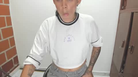 Snapshot of catalinacoxx chatting on 10-13-25, 06:41 catalina online show from 10-13-25, 06:41