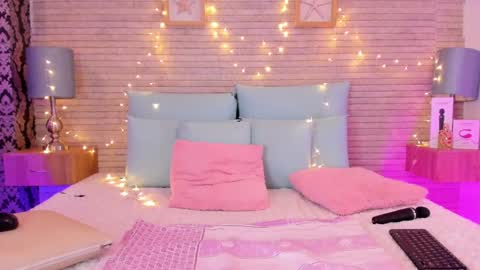 CatalinnaThompson online show from 12-27-24, 03:04