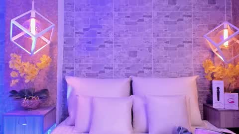 CatalinnaThompson online show from 11-08-25, 12:05