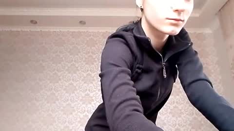 Snapshot of caterinamerriwether chatting on 12-17-25, 10:21 Alice online show from 12-17-25, 10:21