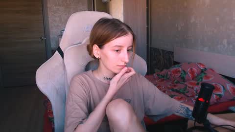 Snapshot of cath_dysphoria_ chatting on 12-17-24, 09:39 CATH online show from 12-17-24, 09:39