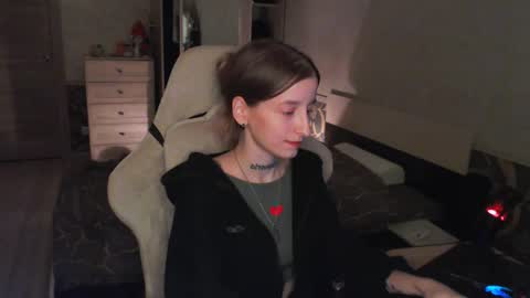 Snapshot of cath_dysphoria_ chatting on 09-30-25, 07:19 CATH online show from 09-30-25, 07:19