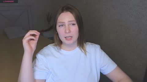 Snapshot of catherine_river chatting on 03-01-25, 12:23 Catherine online show from 03-01-25, 12:23