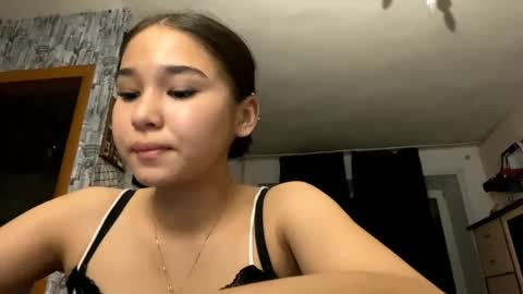 Snapshot of catherinepirs chatting on 05-28-26, 04:04 catherinepirs online show from 05-28-26, 04:04