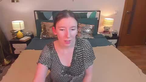 Catrin online show from 12-19-25, 05:47