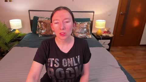 Catrin online show from 06-06-26, 01:54