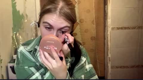 Lola online show from 10-24-25, 09:22