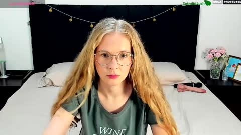 Snapshot of catmintlush chatting on 05-03-26, 11:33 CatmintLush online show from 05-03-26, 11:33
