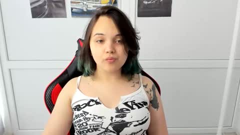 Snapshot of catrine_cute chatting on 05-10-26, 06:29 Catrine online show from 05-10-26, 06:29