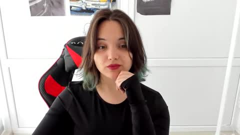 Snapshot of catrine_cute chatting on 05-14-26, 06:31 Catrine online show from 05-14-26, 06:31