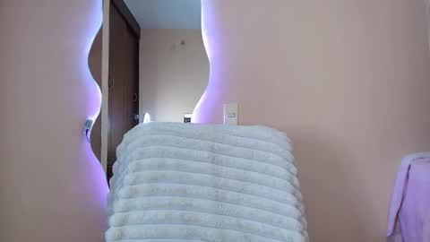 Cattleya online show from 11-16-25, 03:56