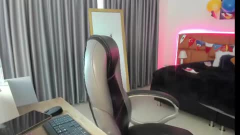 catti_brie_ online show from 07-14-26, 11:49