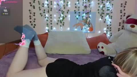 cattie_w_ online show from 10-25-25, 01:35