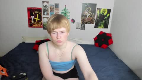 cattie_w_ online show from 04-04-26, 01:15