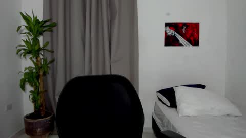 Snapshot of catty_noir1 chatting on 02-04-26, 02:17 Catty online show from 02-04-26, 02:17