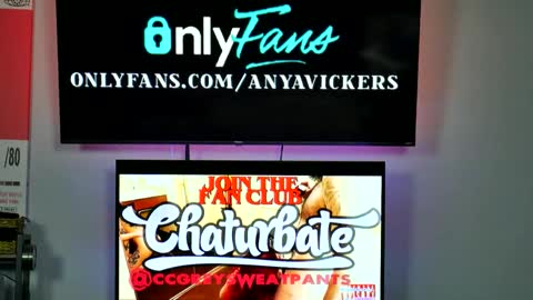 Snapshot of ccgreysweatpants chatting on 01-18-25, 06:03 WHAT CAN YOU GET US TO DO online show from 01-18-25, 06:03