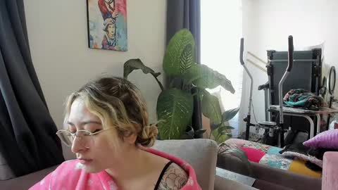 ccuteass online show from 12-05-24, 01:17