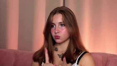 Lina  online show from 09-24-25, 07:17