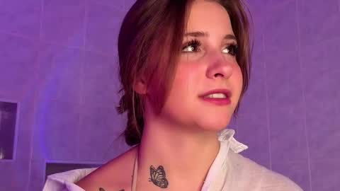 Snapshot of ceceliapidcock chatting on 12-19-25, 07:21 Lina online show from 12-19-25, 07:21