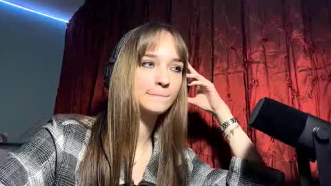 Lily online show from 11-11-25, 04:18