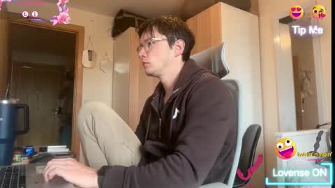 Snapshot of ceedm91 chatting on 03-18-26, 10:40 ceedm91 online show from 03-18-26, 10:40