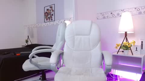 Snapshot of celesstegh chatting on 09-24-25, 11:35 Celesste online show from 09-24-25, 11:35