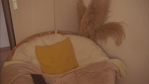 Snapshot of celeste_angel1 chatting on 10-16-25, 08:32 Diane Independent model online show from 10-16-25, 08:32