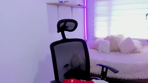 celeste_bonnet1 online show from 11-05-25, 07:25