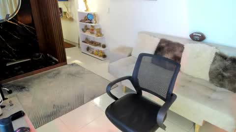 Andrea online show from 10-27-25, 02:26