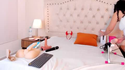 CELESTE MIRANDA online show from 11-21-25, 12:15