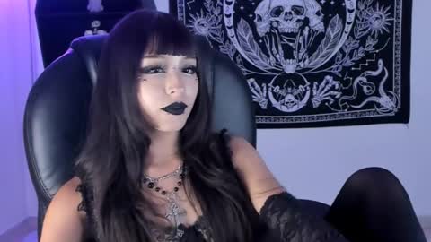   online show from 10-28-25, 08:22