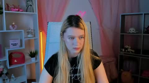 your cute kitty online show from 05-04-26, 06:37
