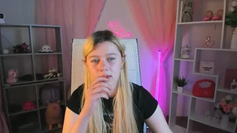 your cute kitty online show from 05-11-26, 06:27