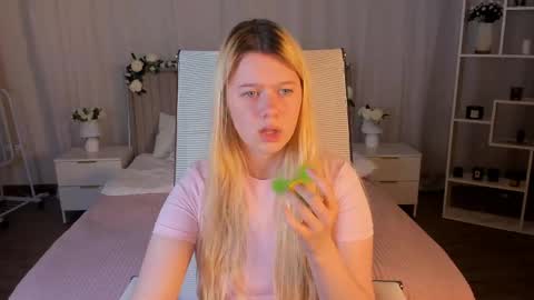 your cute kitty online show from 05-27-26, 04:15