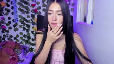 Snapshot of celestinepurple chatting on 12-28-24, 10:13 Celestineeeeee online show from 12-28-24, 10:13