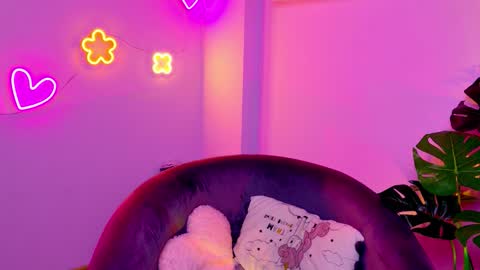 Snapshot of celine_dionn chatting on 12-04-25, 03:49 Celine online show from 12-04-25, 03:49