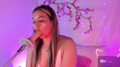 Hello guys my name is Sofi and Lizzie and  Vanessa online show from 10-17-25, 03:31