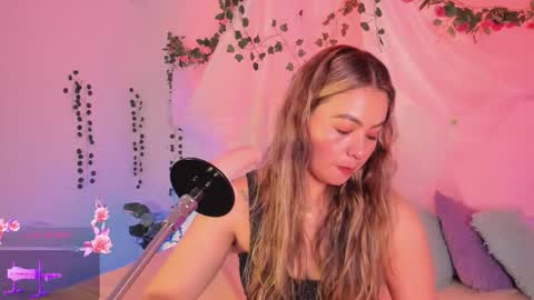 Hello guys my name is Sofi and Lizzie and  Vanessa online show from 11-25-25, 02:33